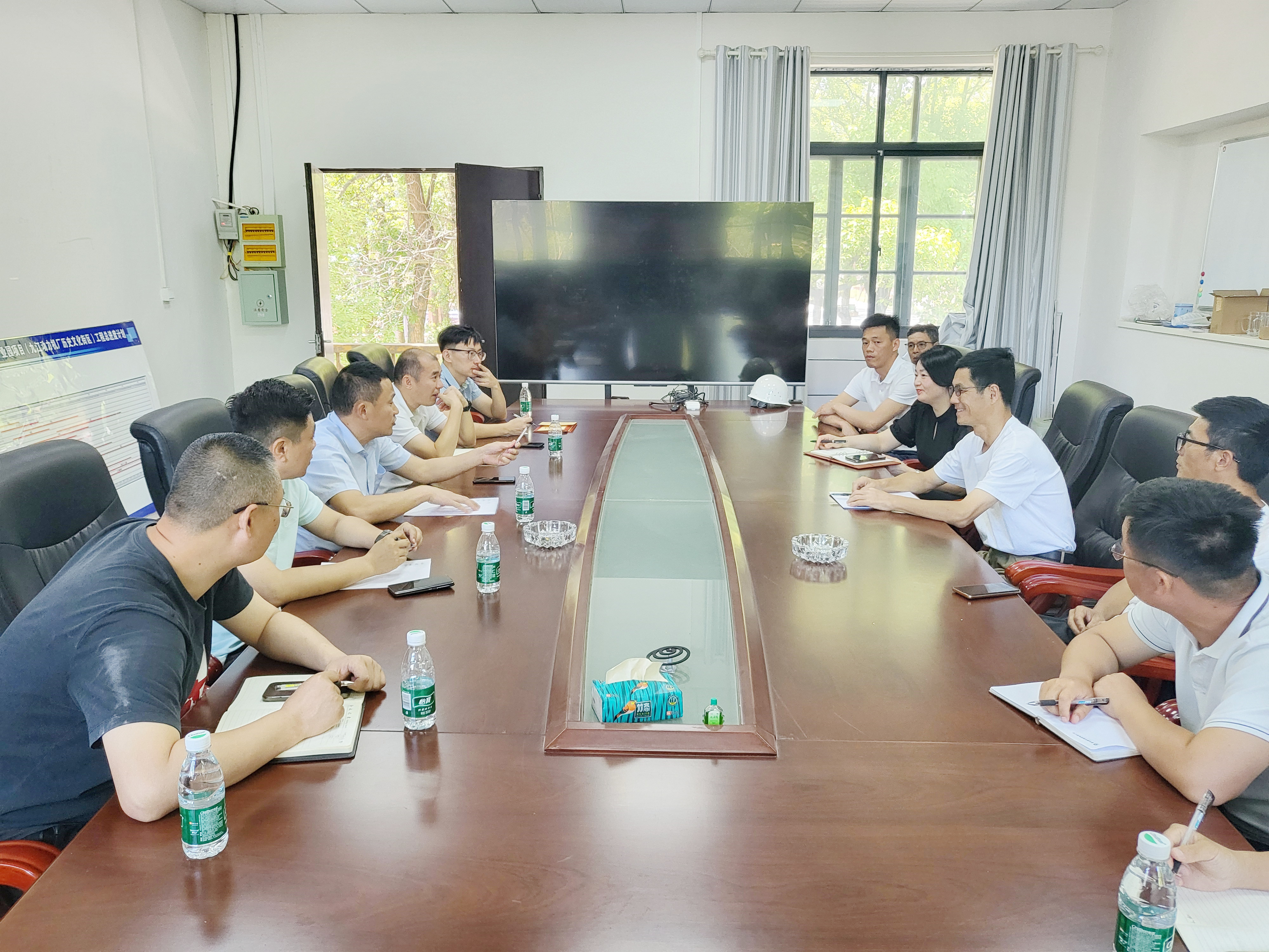 市國(guó)控集團(tuán)黨委副書記、總經(jīng)理項(xiàng)飛主持召開(kāi)九動(dòng)文創(chuàng)園項(xiàng)目建設(shè)推進(jìn)會(huì)